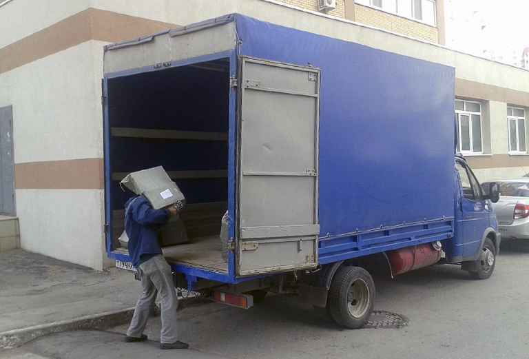 Перевезти автотранспортом одежду догрузом из Якутска в Магадан